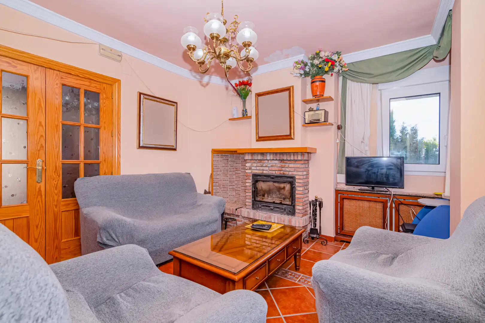 Sala de estar de Casa o chalet en venta en La Zubia con Aire acondicionado, Calefacción y Jardín privado