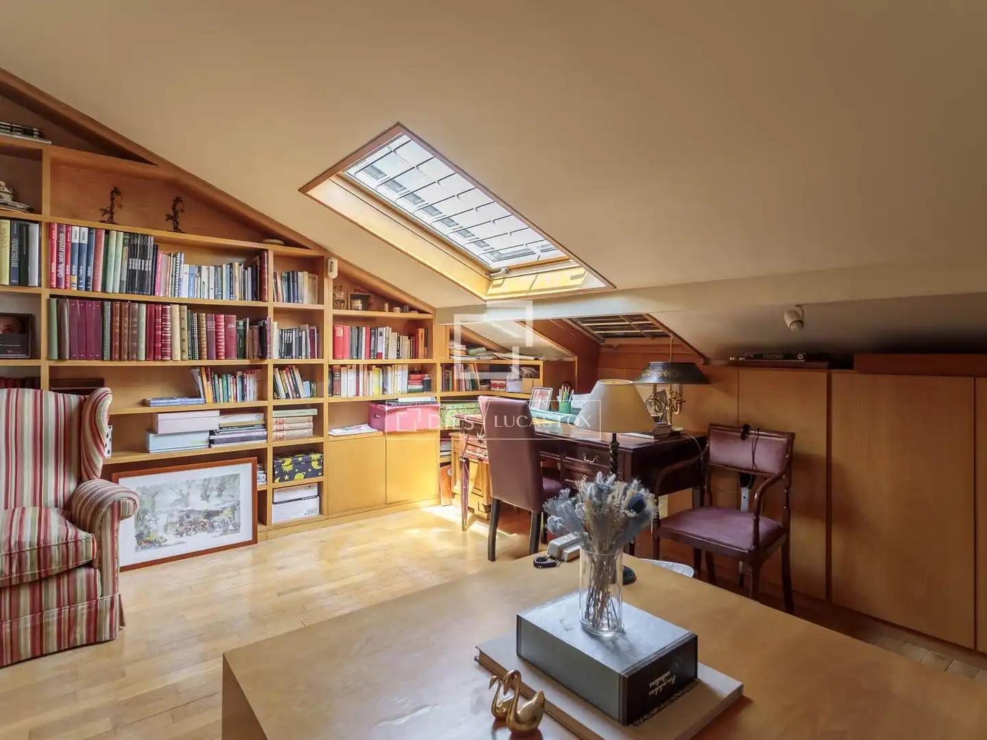 Sala d'estar de Casa o xalet en venda en Madrid amb Aire condicionat, Calefacció i Moblat