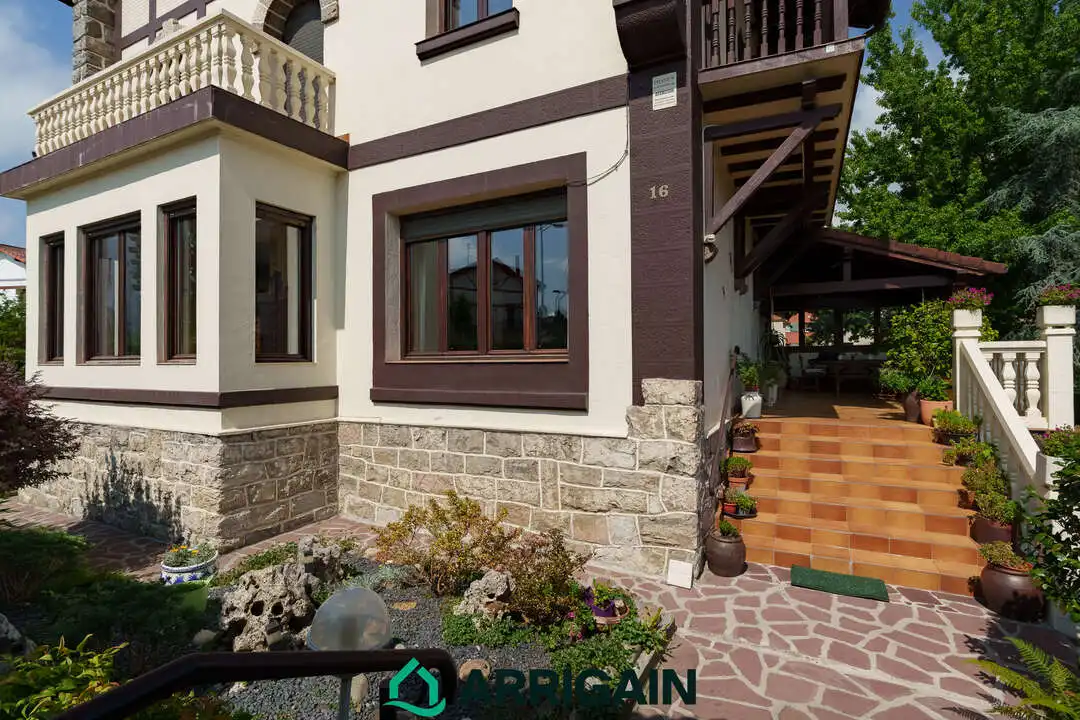 Vista exterior de Casa o chalet en venta en Irun  con Calefacción, Jardín privado y Terraza