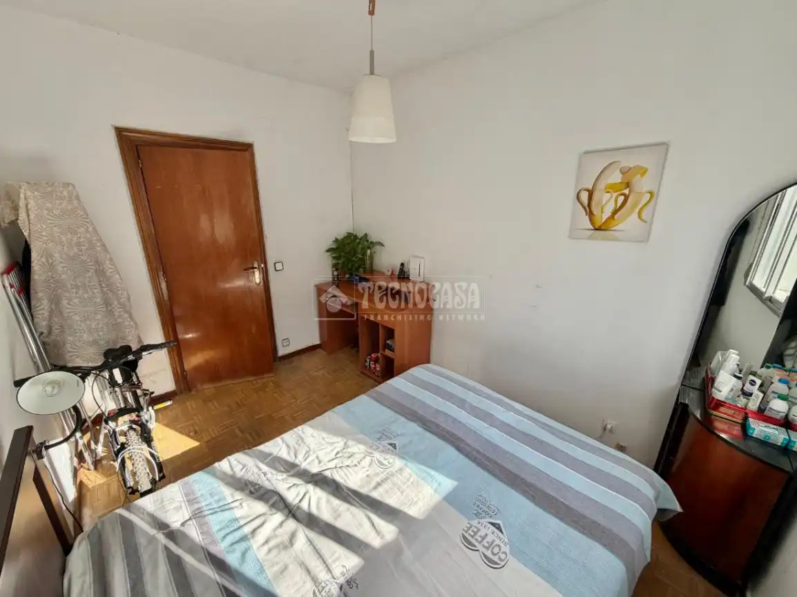 Bedroom of Flat for sale in Madrid