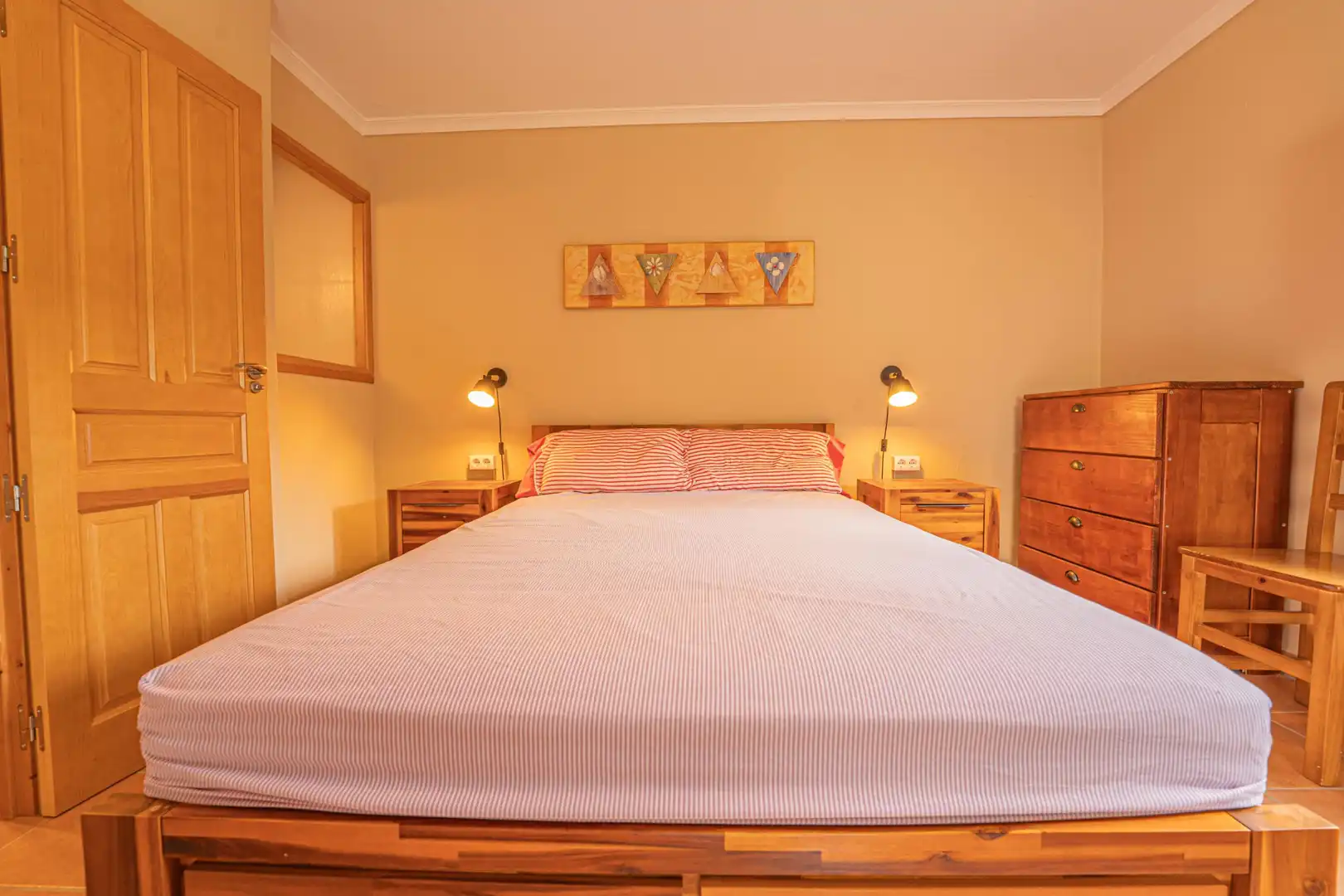 Habitación de Finca rústica en venta en Cabanelles con Terraza, Piscina y Balcón