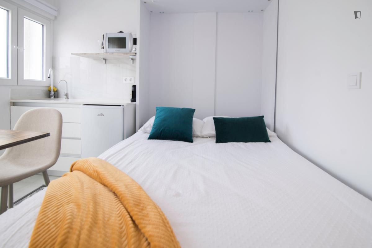 Bedroom of Study to rent in  Valencia Capital  with Air Conditioner, Furnished and Washing machine