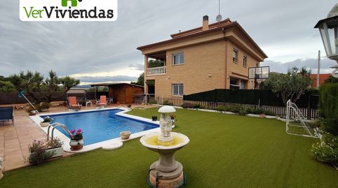 Preciosa casa con piscina