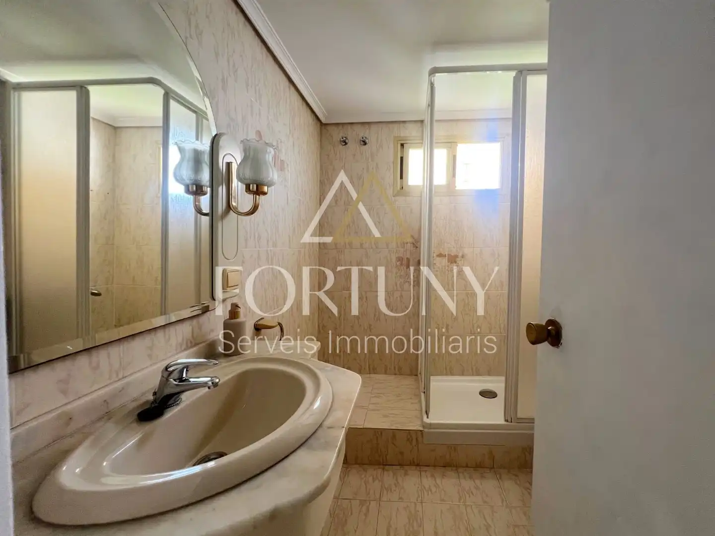 Baño de Dúplex de alquiler en Salou con Aire acondicionado