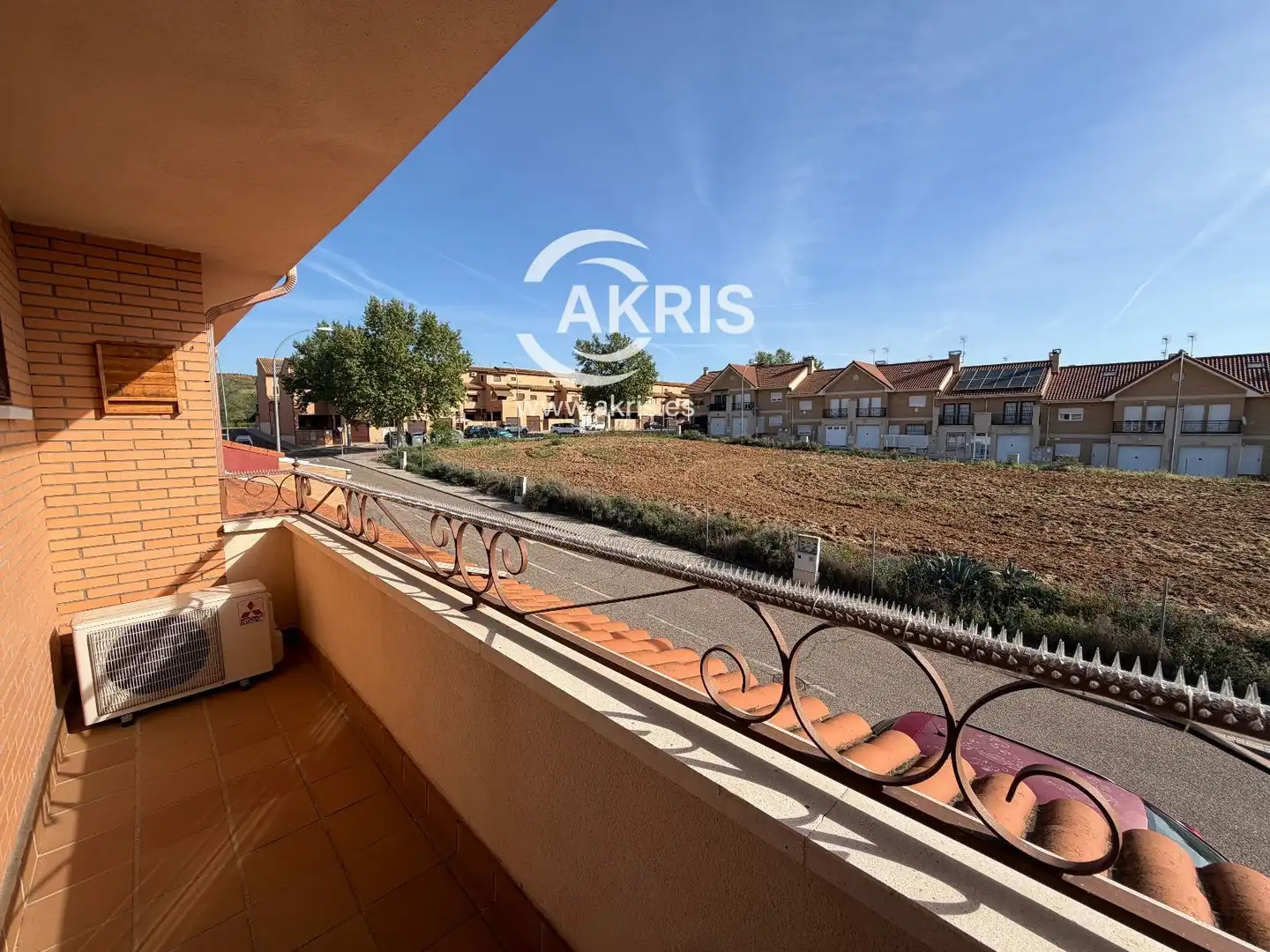 Vista exterior de Casa adosada en venda en Toledo amb Aire condicionat, Jardí privat i Terrassa