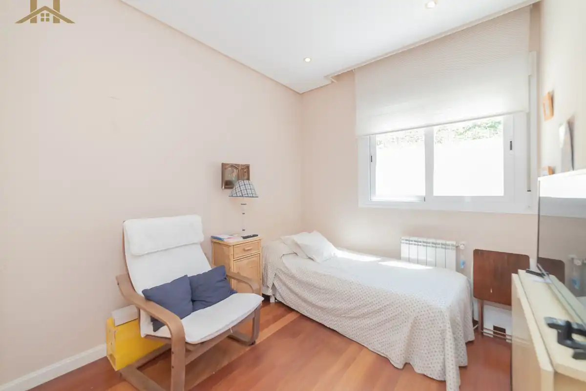 Schlafzimmer von Haus oder Chalet zum Verkauf in Torrelodones mit Heizung, Privatgarten und Terrasse