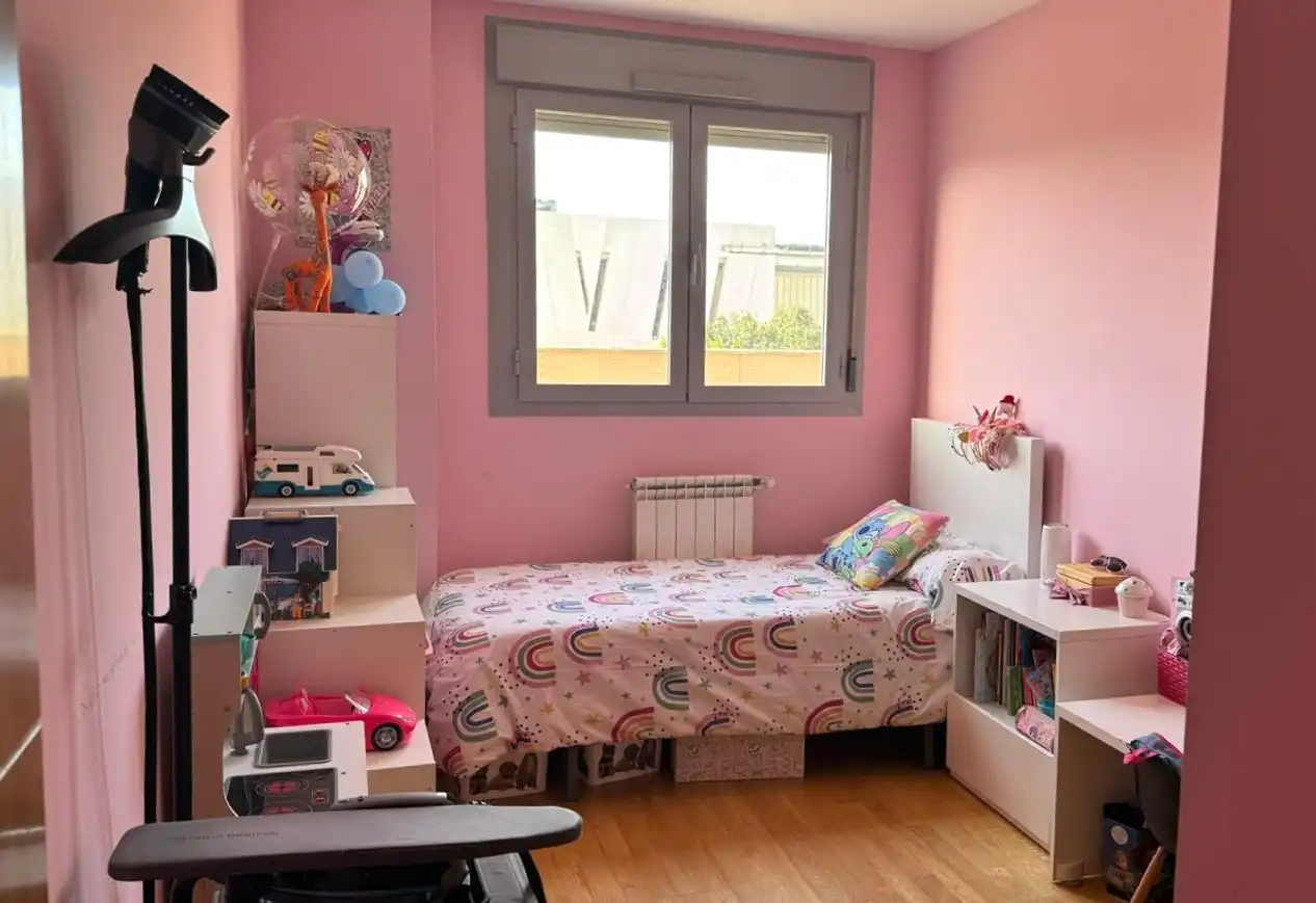 Bedroom of Flat for sale in Tres Cantos  with Heating, Parquet flooring and Terrace