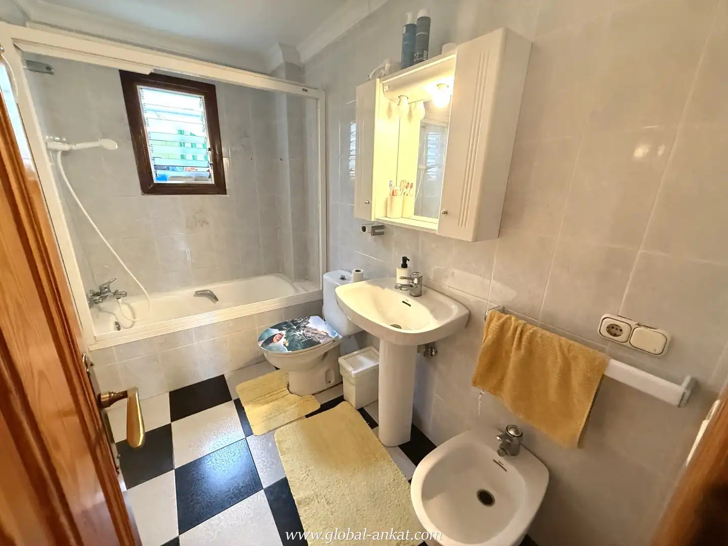Bathroom of Flat for sale in Felanitx  with Private garden, Terrace and Storage room