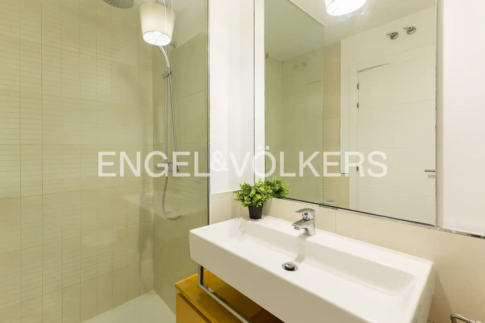 Baño de Piso en venta en Madrid con Aire acondicionado, Calefacción y Piscina