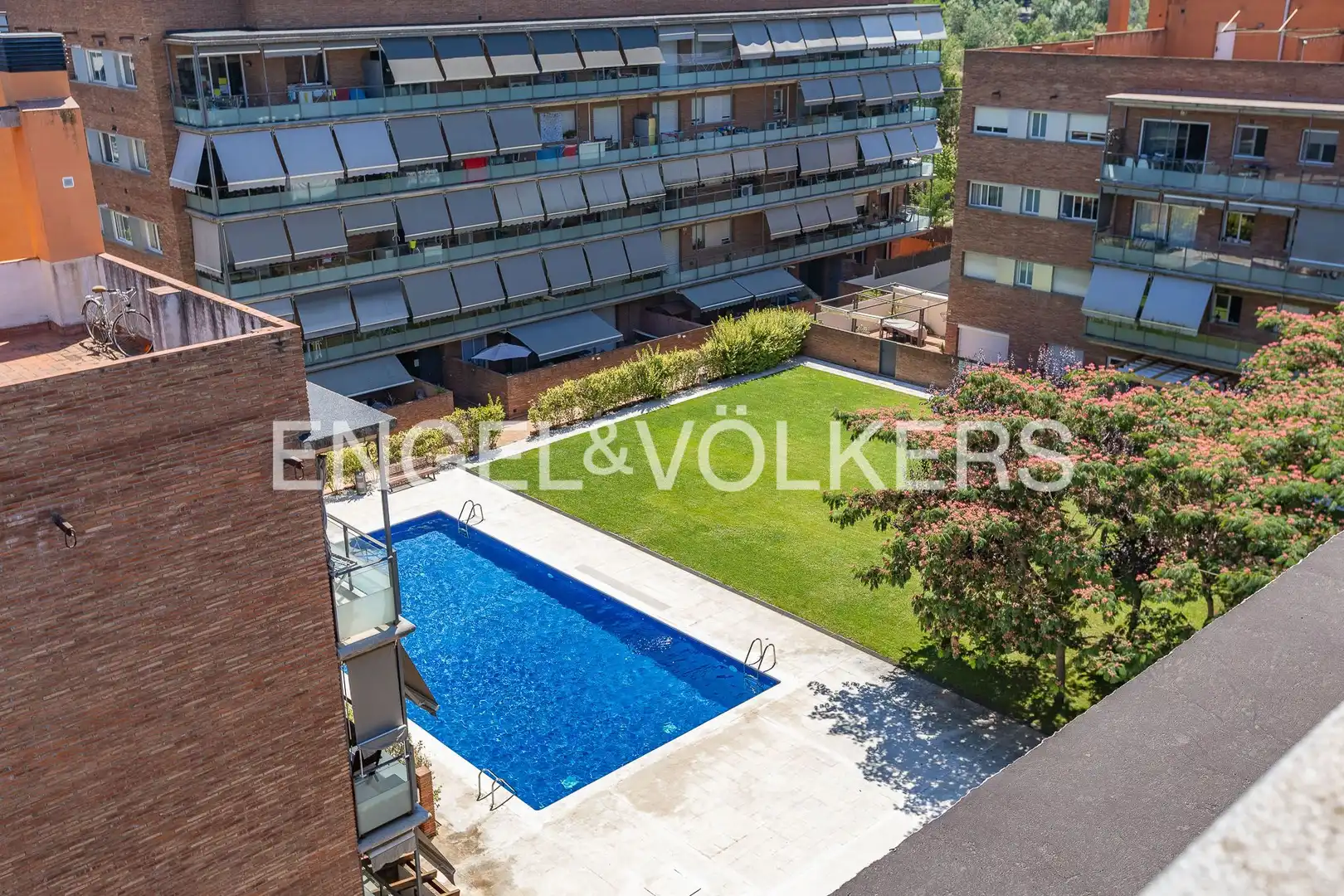 Swimming pool of Attic for sale in Sant Cugat del Vallès  with Heating, Parquet flooring and Swimming Pool