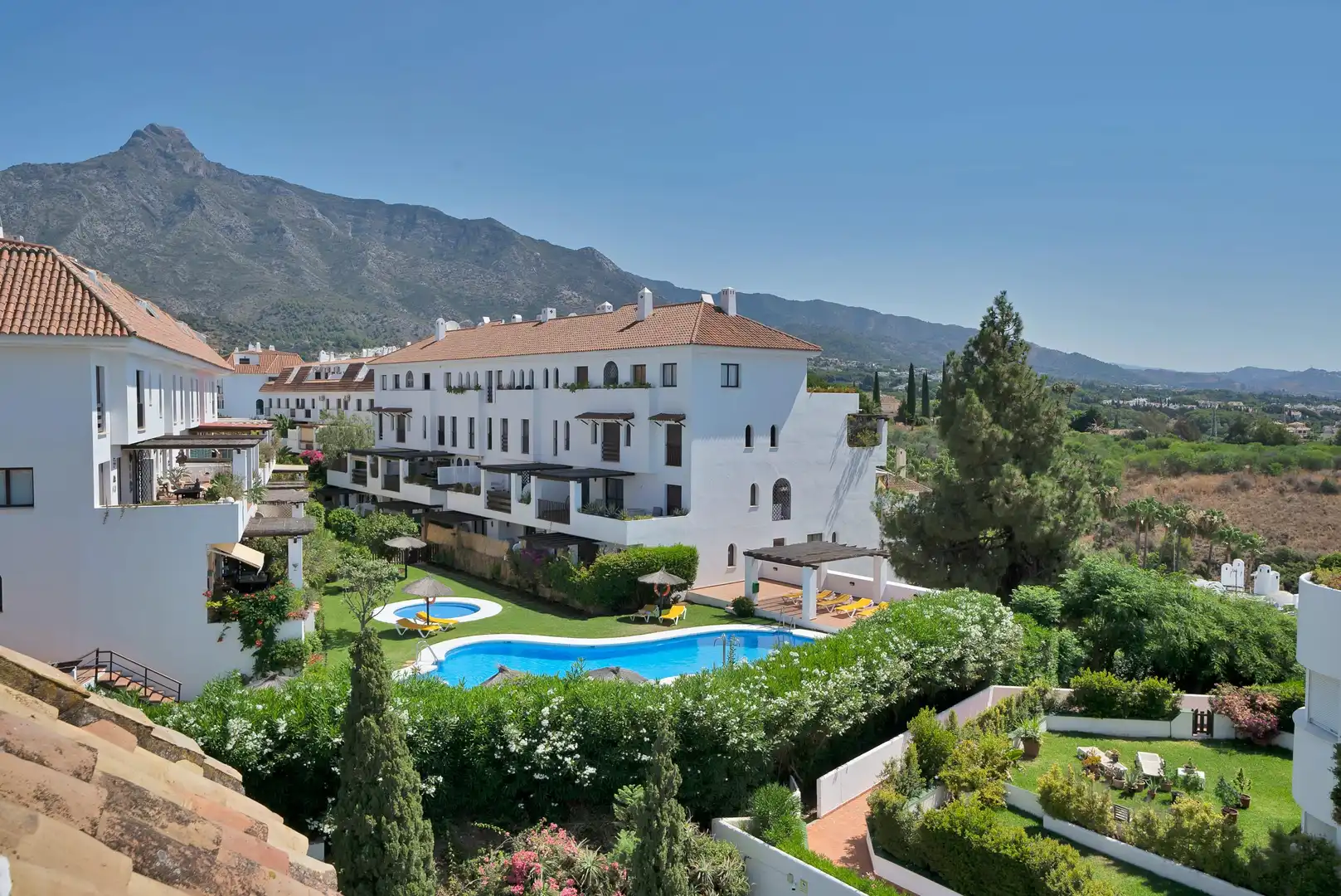 Exterior view of Attic for sale in Marbella  with Private garden, Terrace and Alarm