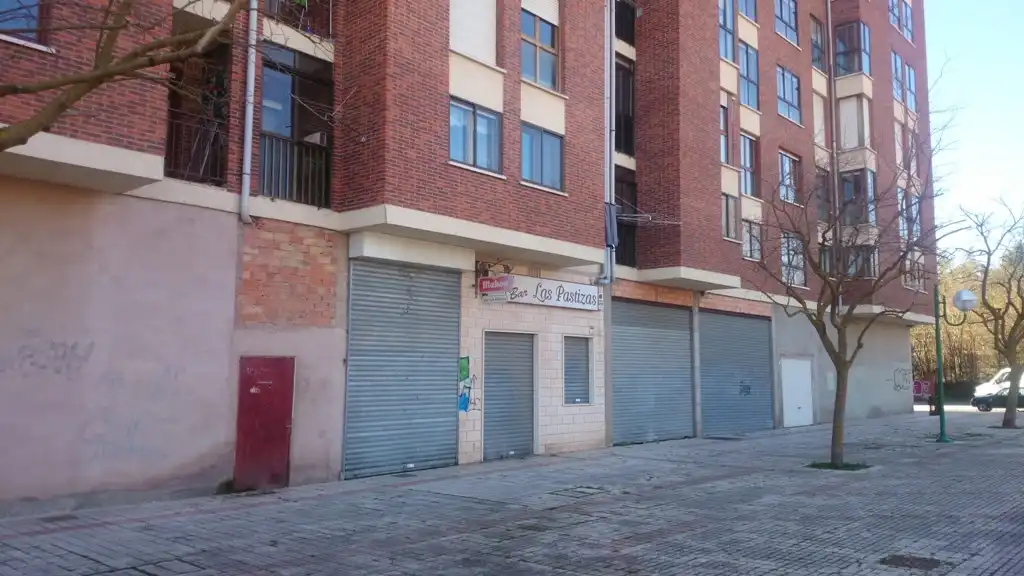 Vista exterior de Local en venda en Burgos amb Moblat