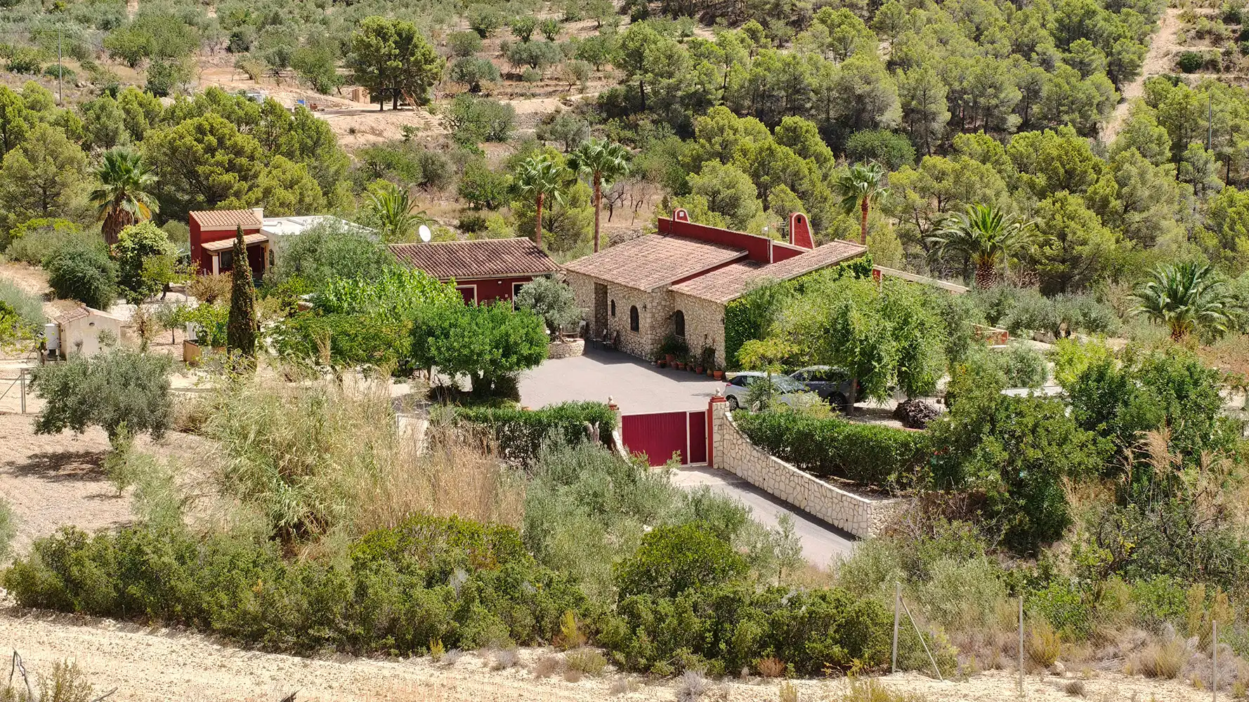 Vista exterior de Finca rústica en venda en Finestrat amb Aire condicionat, Calefacció i Jardí privat