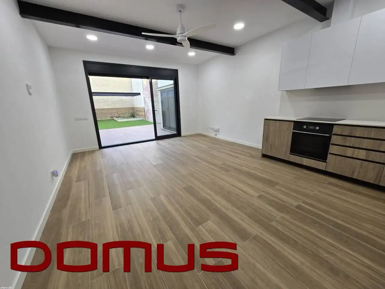 Sala de estar de Casa o chalet de alquiler en Sant Boi de Llobregat con Aire acondicionado, Calefacción y Jardín privado