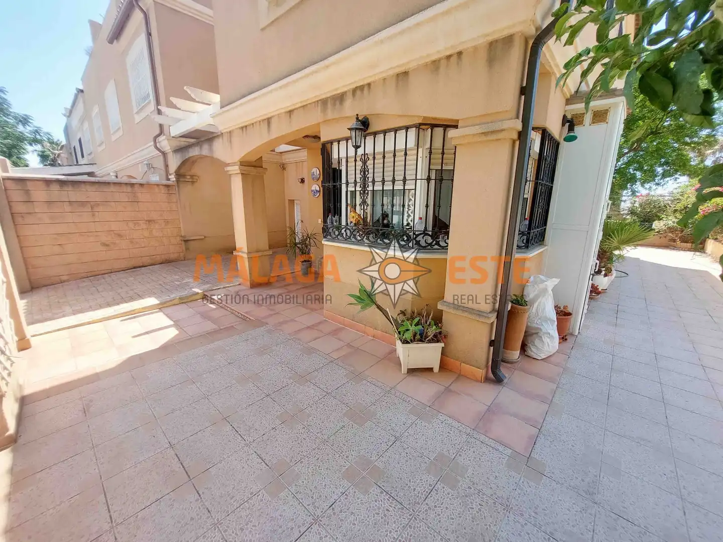 Vista exterior de Casa o xalet en venda en Vélez-Málaga amb Terrassa i Traster
