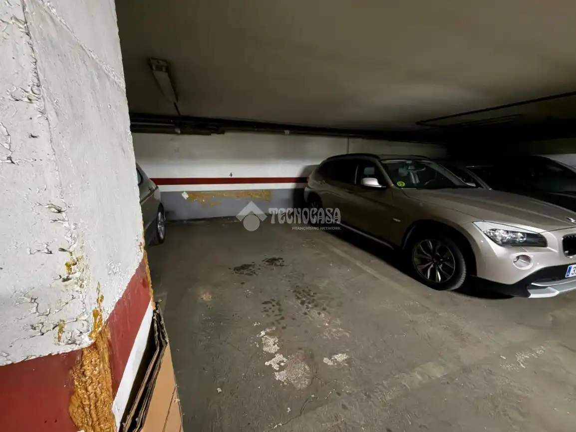 Parking de Piso en venta en León Capital  con Calefacción, Terraza y Trastero