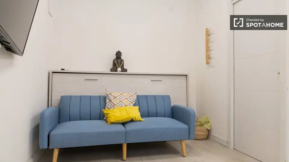 Living room of Flat for rent in Madrid  with Air Conditioner, Heating and Furnished