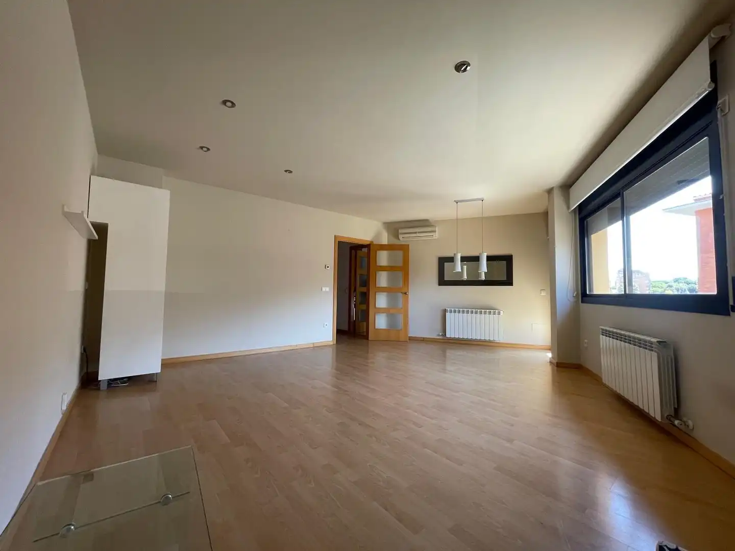 Sala d'estar de Pis de lloguer en Girona amb Aire condicionat, Calefacció i Balcó