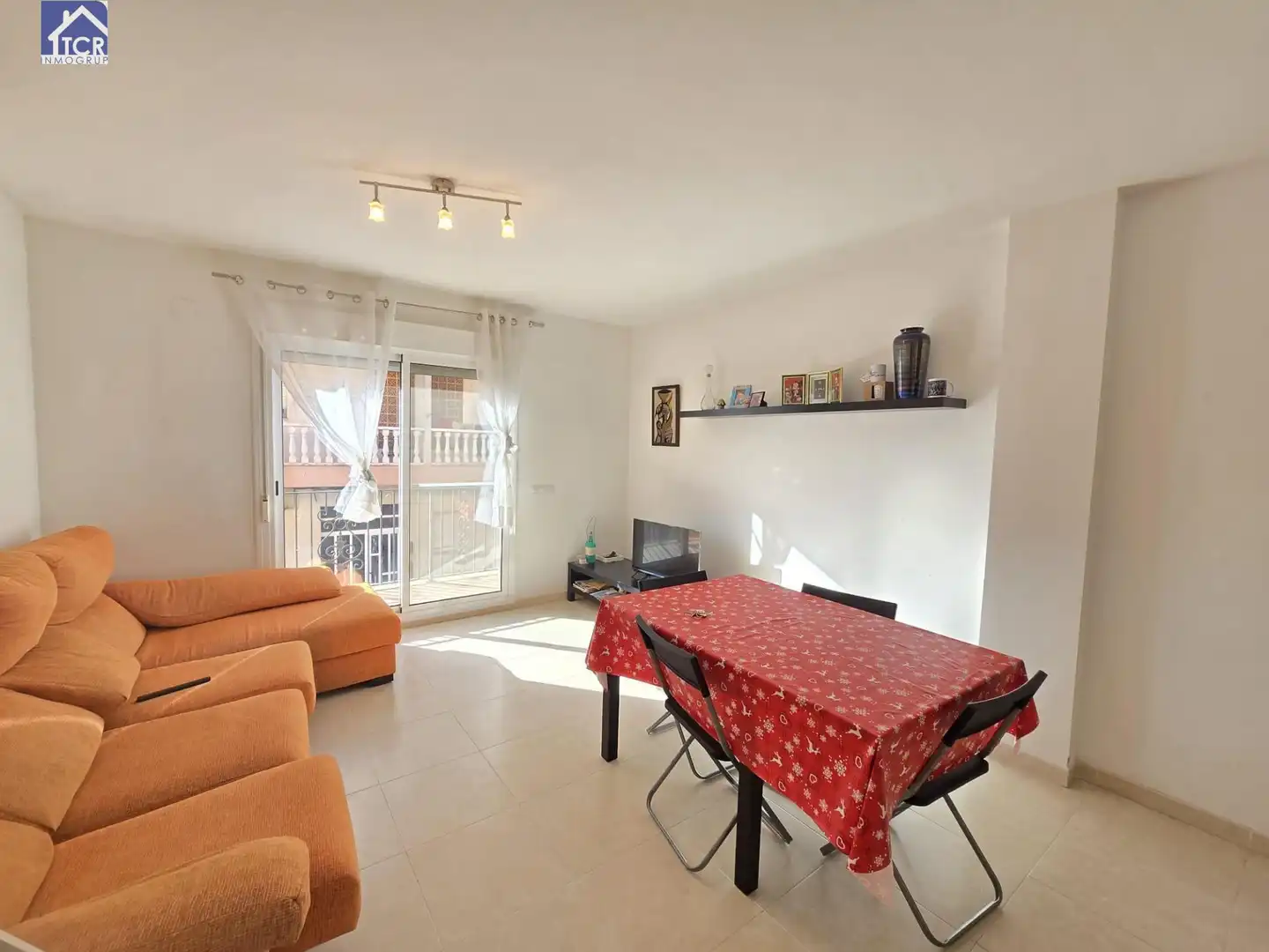 Wohnzimmer von Wohnung zum Verkauf in Camarles mit Klimaanlage, Balkon und Gemeinschaftspool
