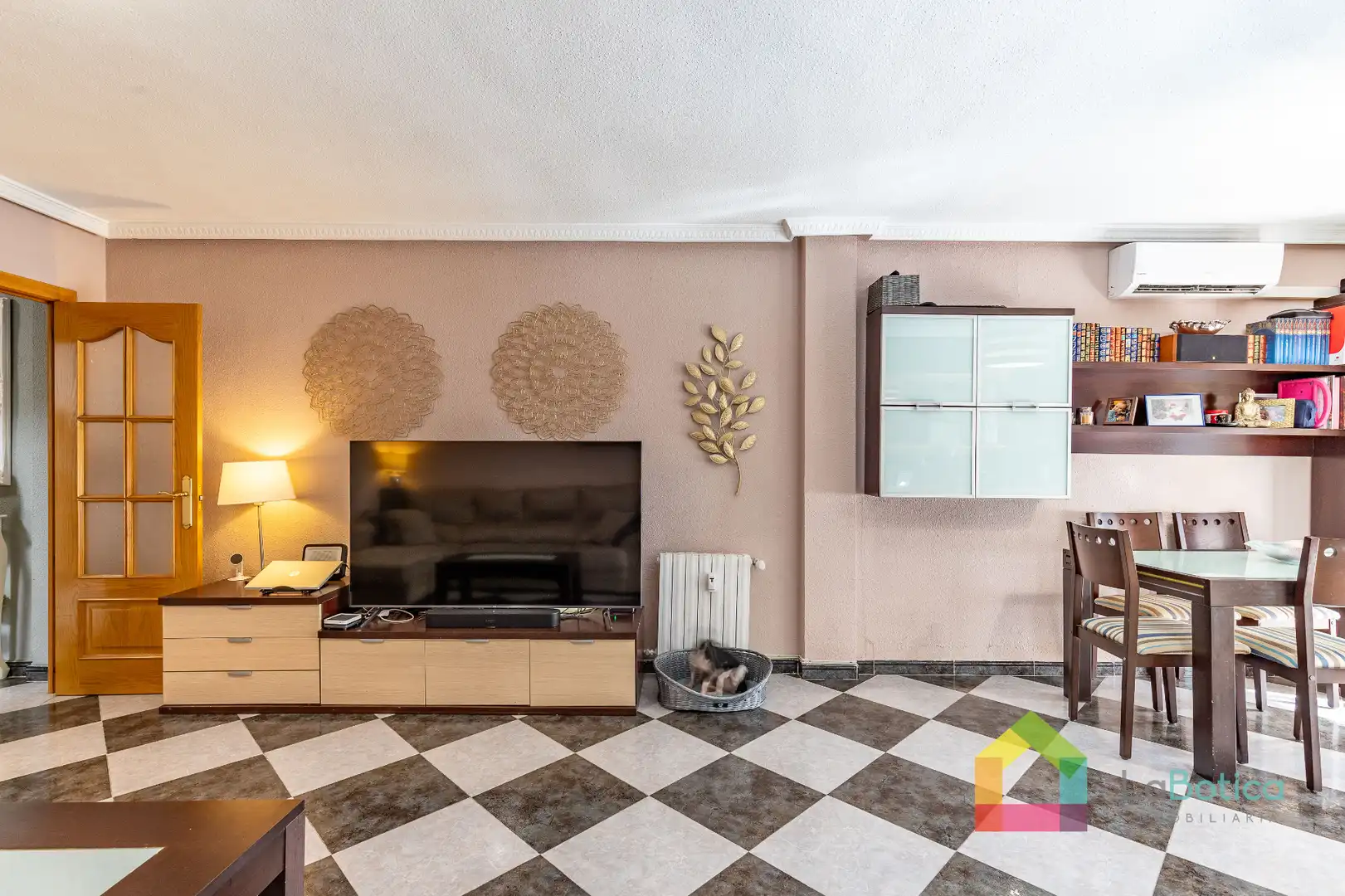 Sala de estar de Piso en venta en Olías del Rey con Aire acondicionado, Calefacción y Piscina comunitaria