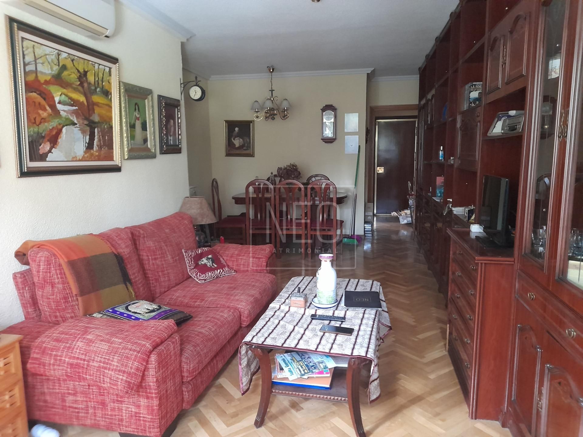 Living room of Flat for sale in  Madrid Capital  with Air Conditioner, Parquet flooring and Terrace