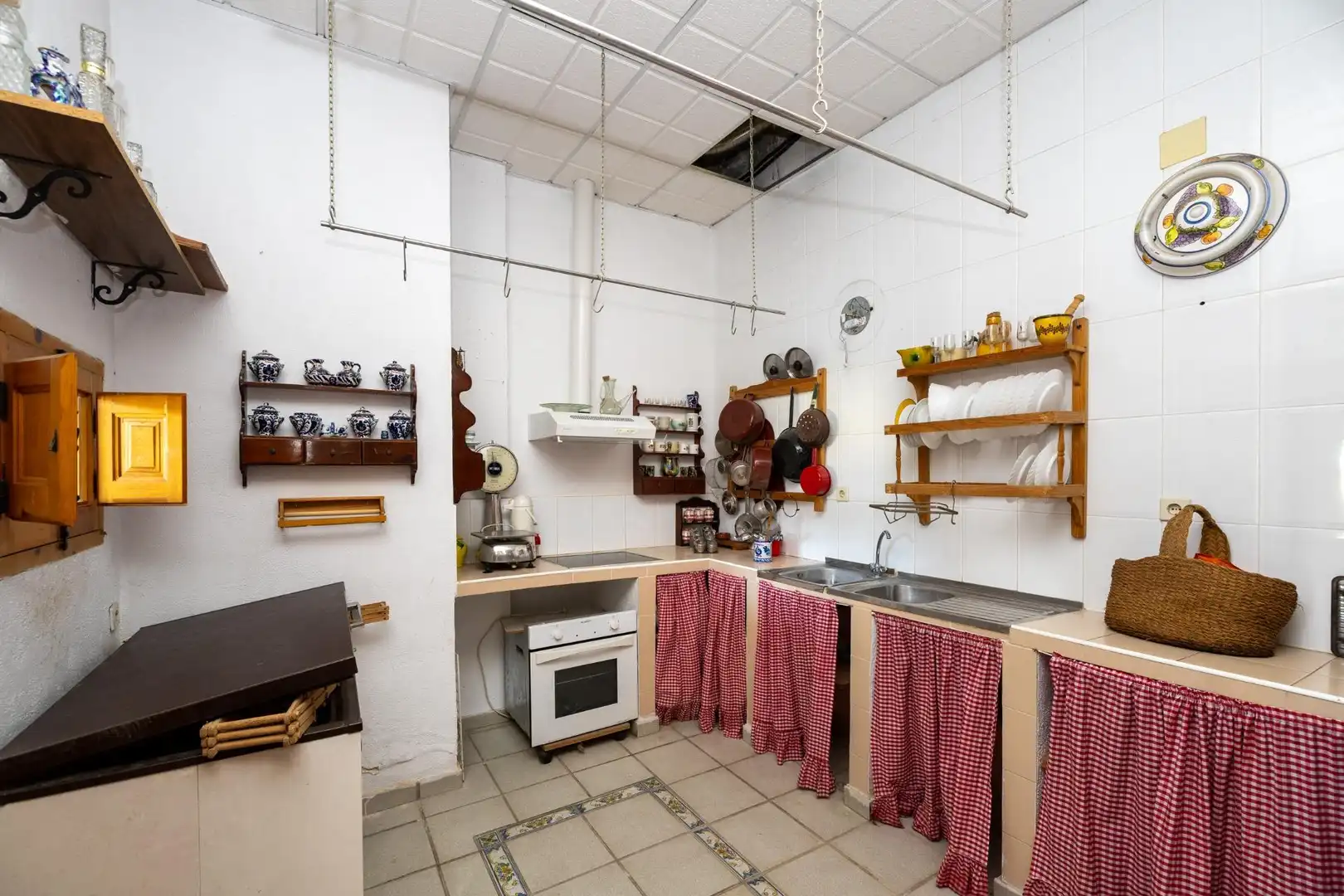 Cocina de Casa adosada en venta en Granada con Calefacción, Jardín privado y Terraza
