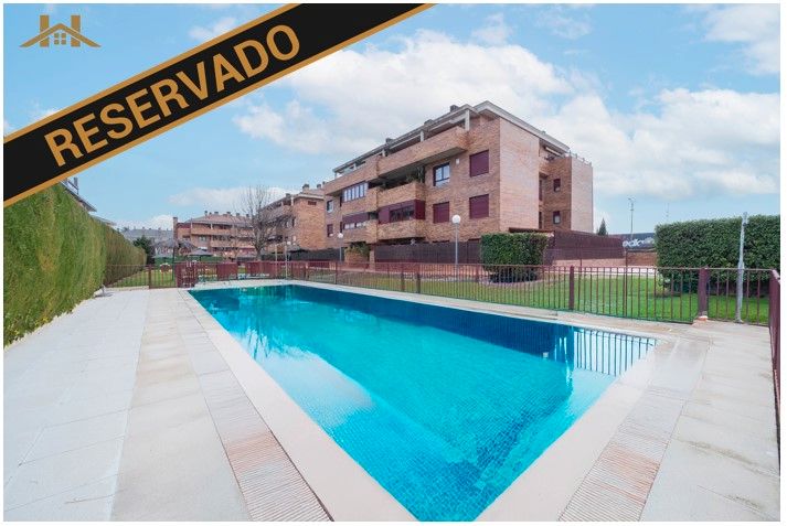 Swimming pool of Planta baja for sale in Majadahonda  with Air Conditioner, Heating and Private garden