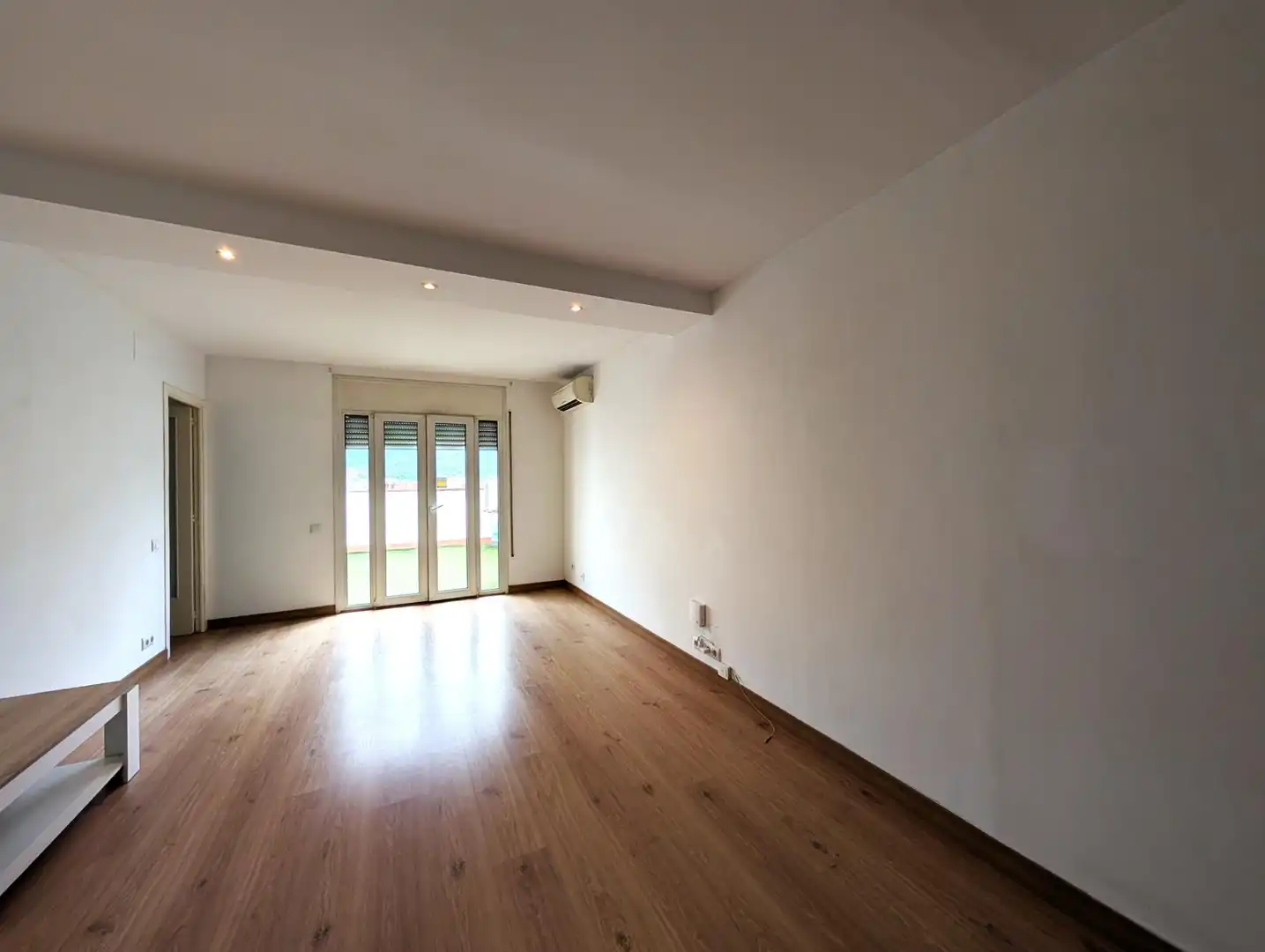 Sala de estar de Dúplex en venta en Sant Vicenç Dels Horts con Aire acondicionado, Calefacción y Terraza