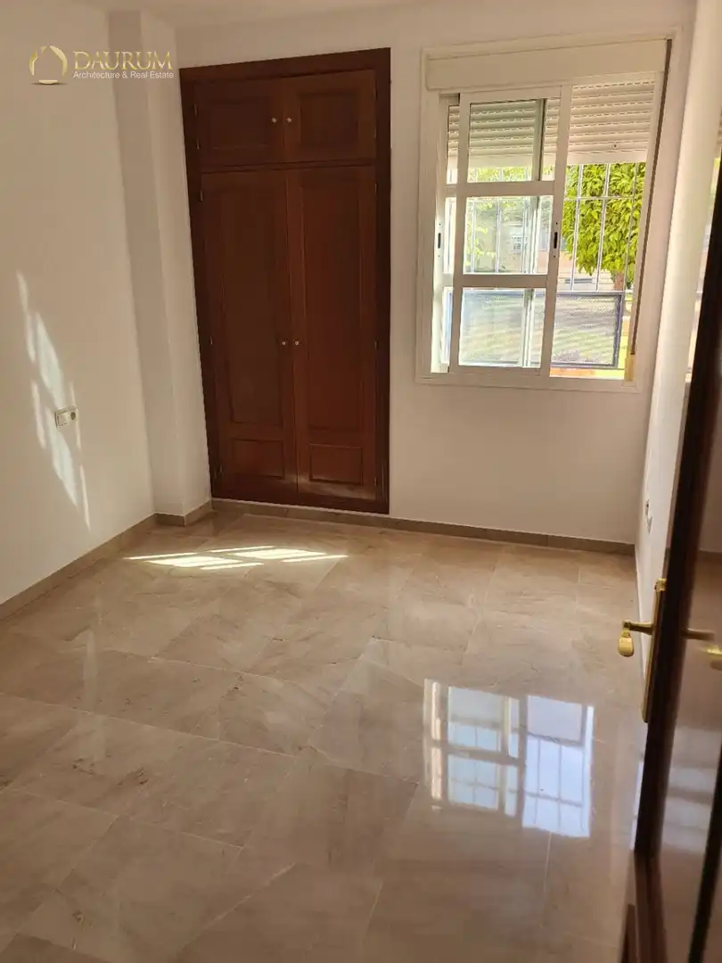 Schlafzimmer von Wohnung zum Verkauf in Mairena del Aljarafe mit Klimaanlage, Heizung und Abstellraum