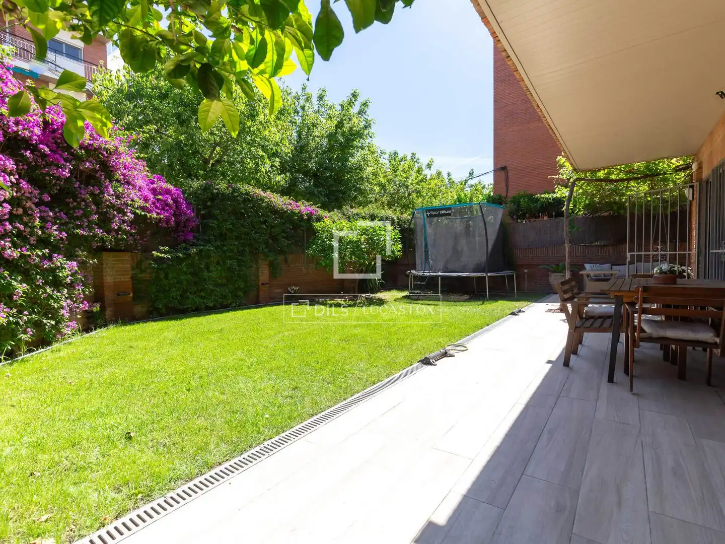 Jardín de Piso en venta en Esplugues de Llobregat con Aire acondicionado, Calefacción y Jardín privado