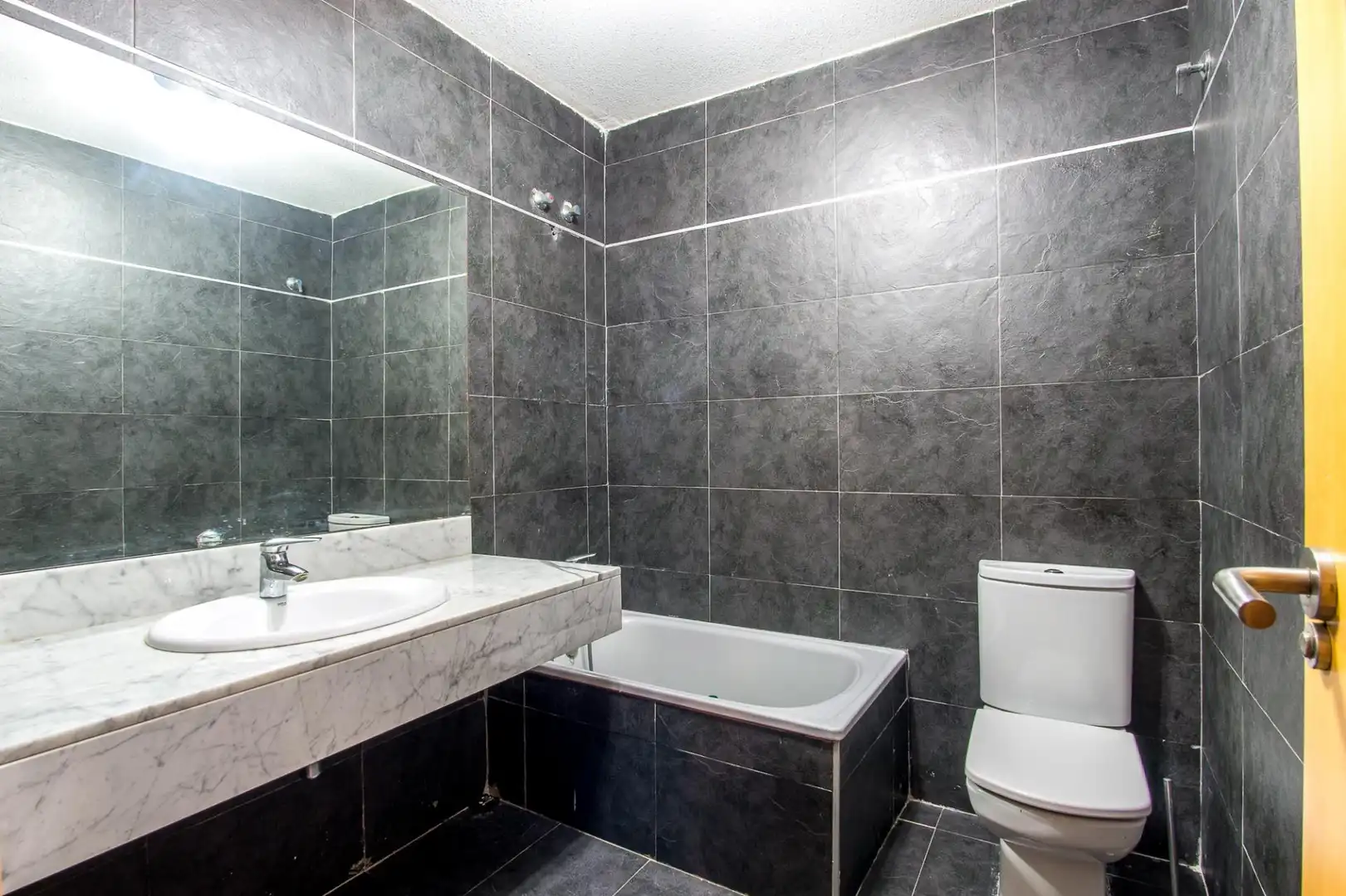 Bathroom of Duplexes for sale in Pedanías Norte