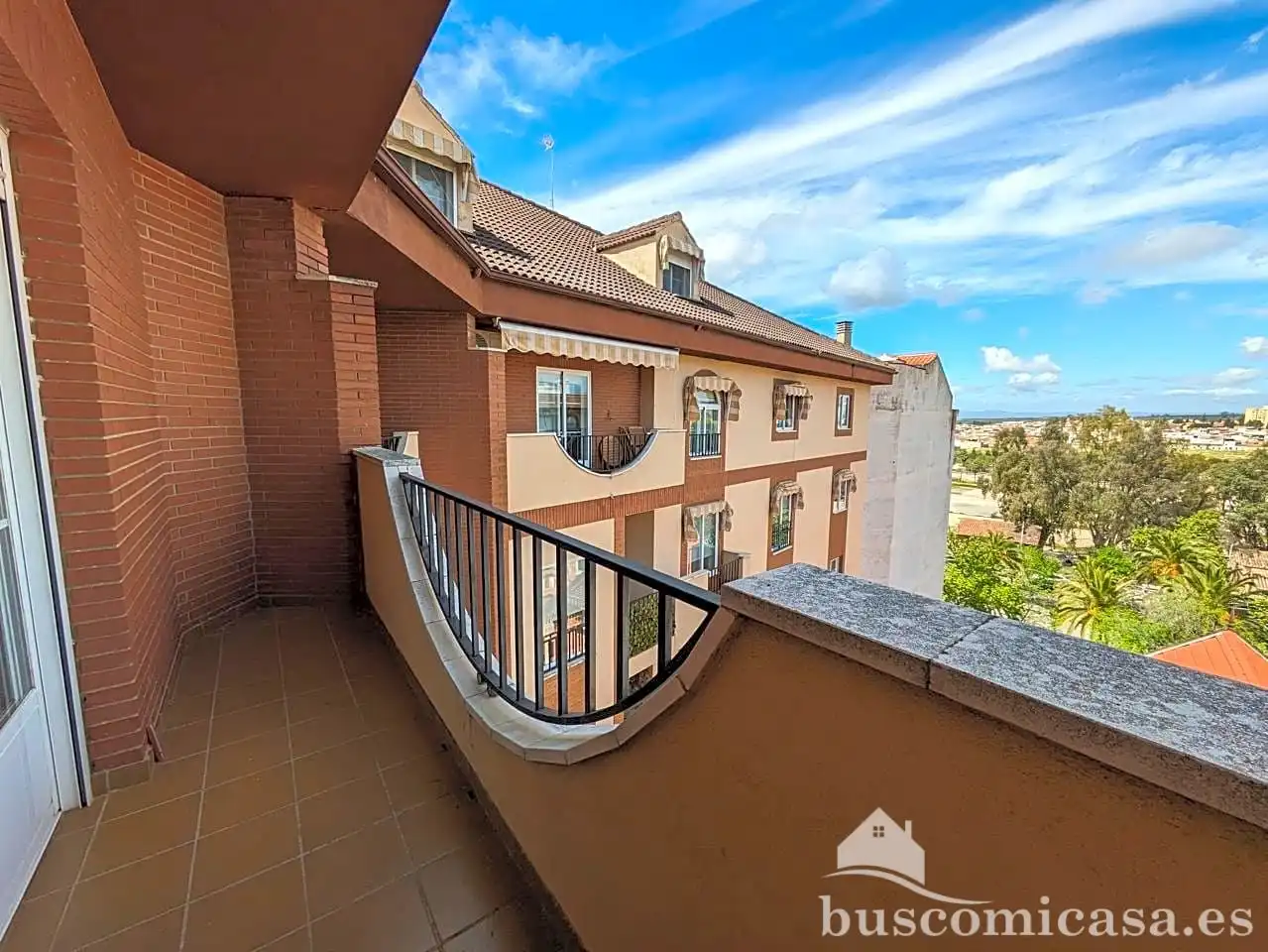Außenansicht von Maisonette zum Verkauf in Linares mit Klimaanlage, Heizung und Abstellraum