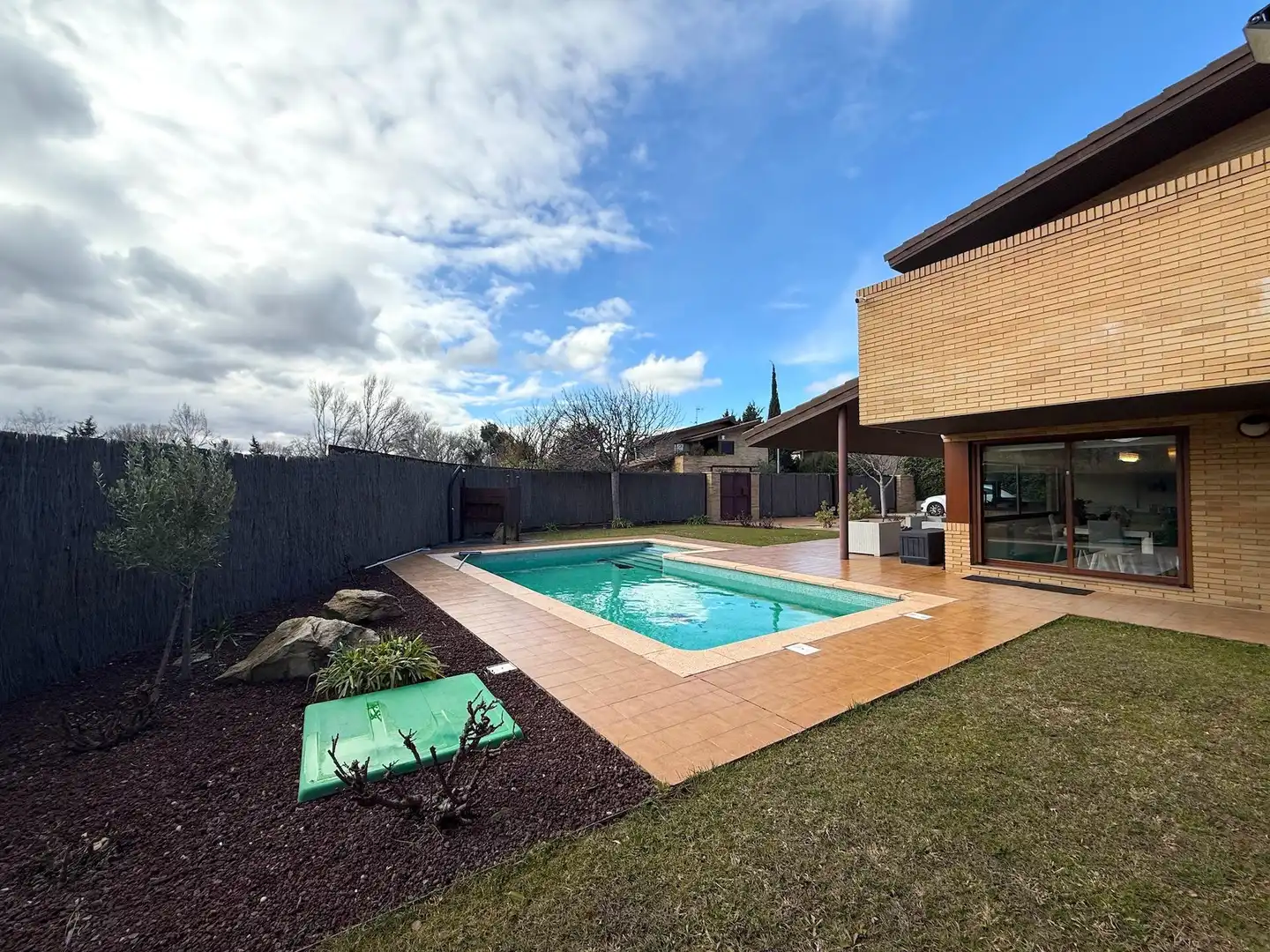 Piscina de Casa o chalet en venta en Cadrete con Aire acondicionado, Calefacción y Jardín privado