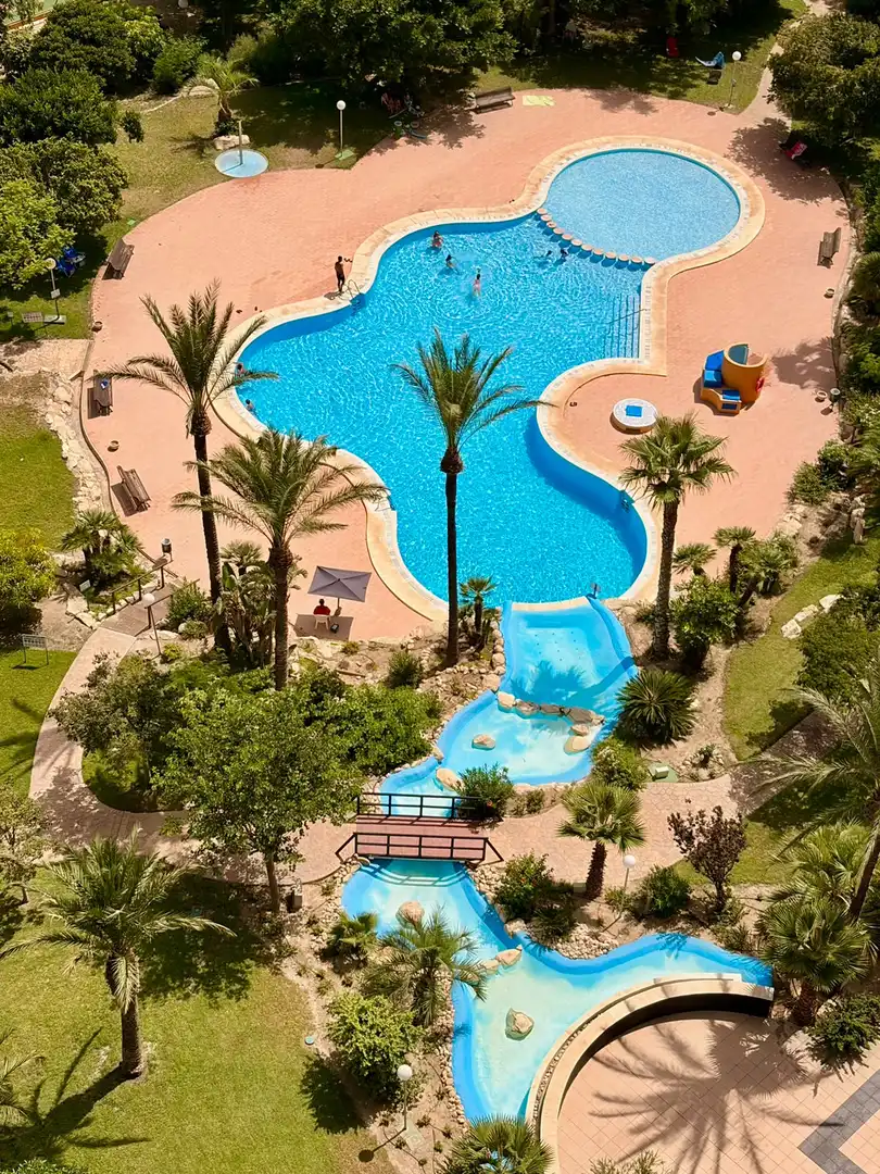 Piscina de Apartament en venda en Benidorm amb Aire condicionat, Calefacció i Jardí privat