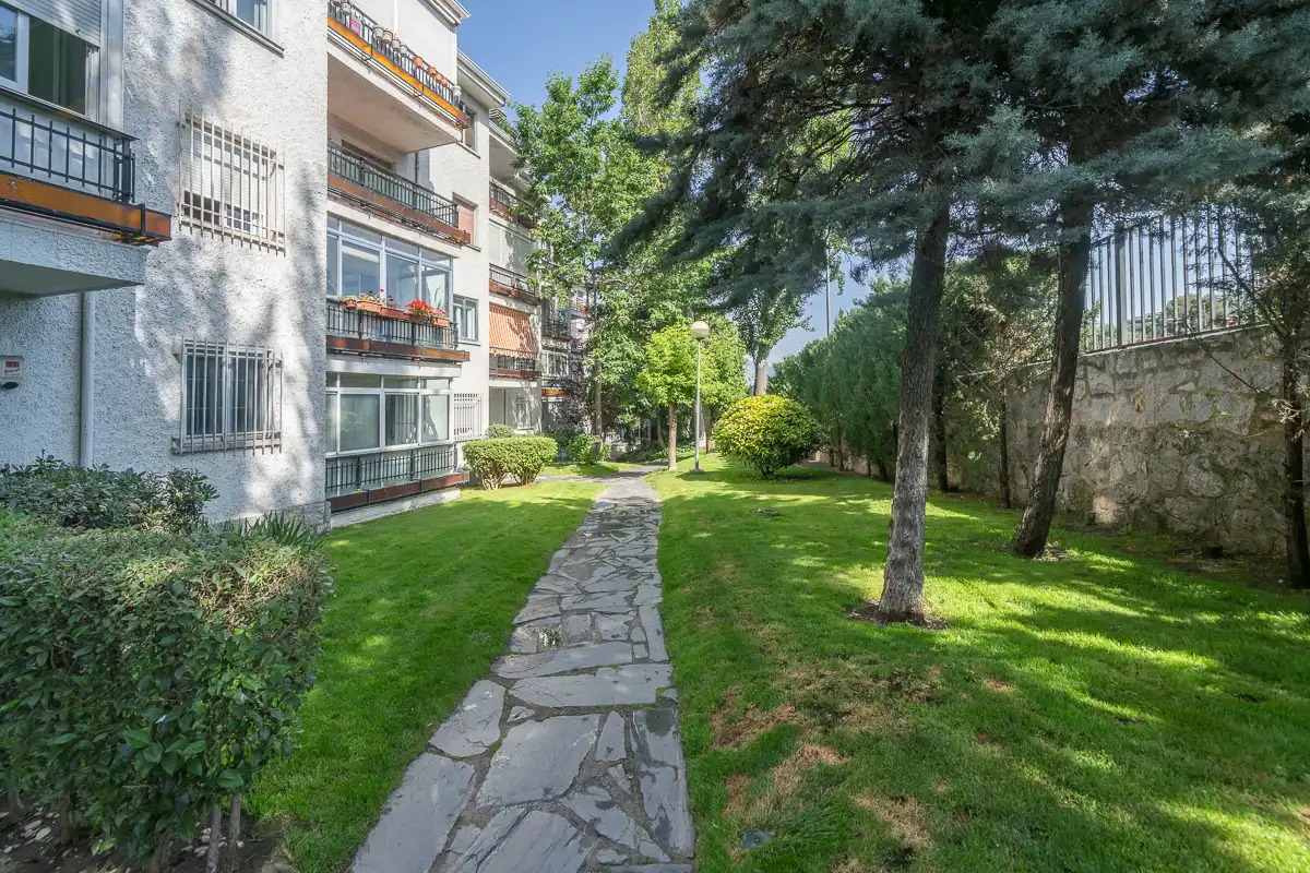 Vista exterior de Pis en venda en Collado Villalba amb Calefacció, Terrassa i Traster
