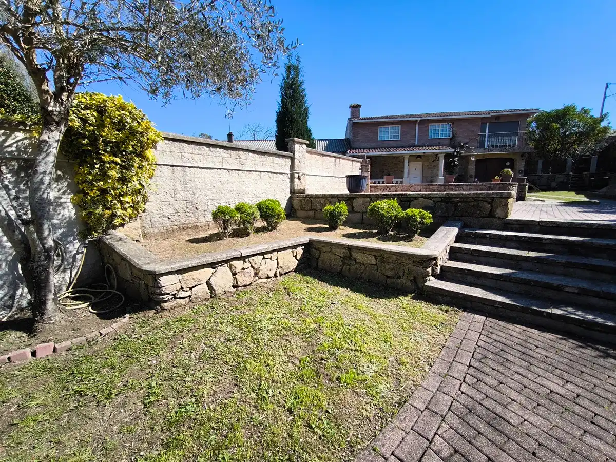 Jardín de Casa o chalet en venta en Vilagarcía de Arousa con Calefacción, Jardín privado y Parquet