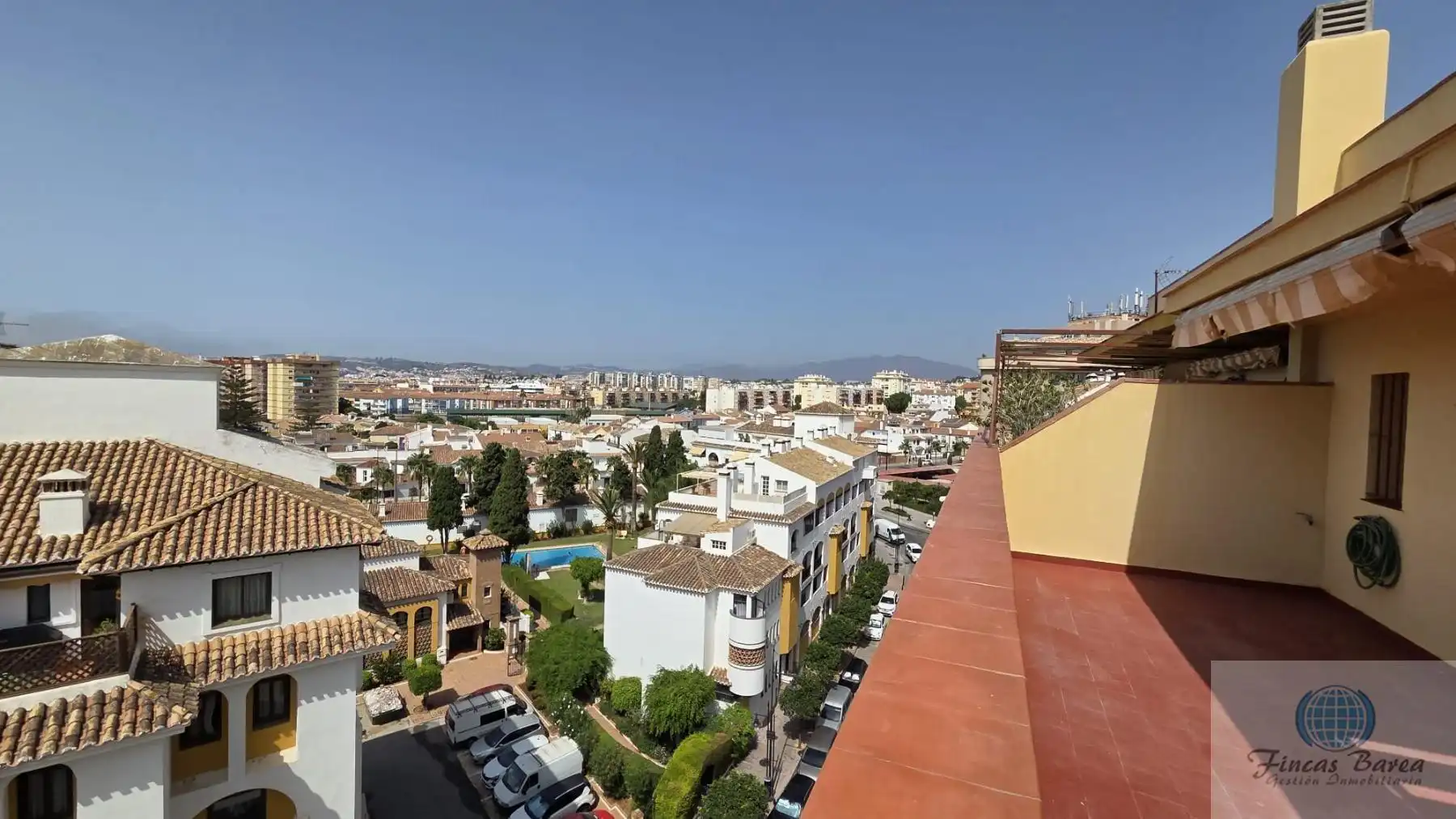 Vista exterior de Àtic en venda en Fuengirola amb Aire condicionat i Terrassa