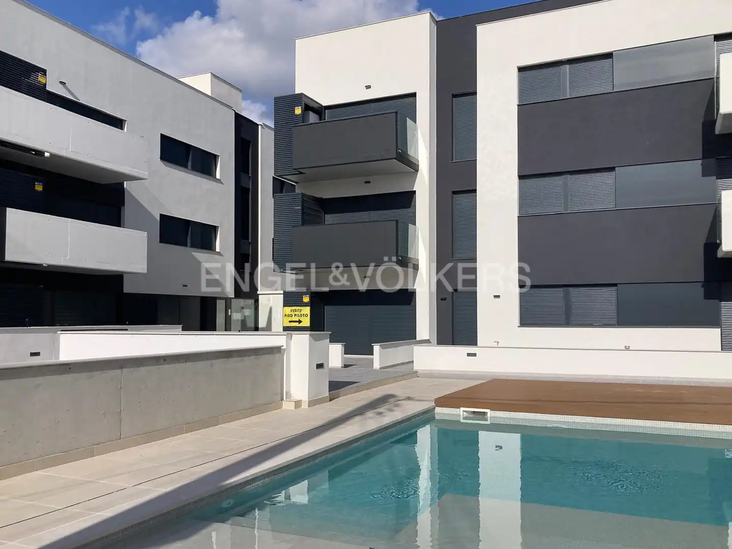 Piscina de Pis en venda en Cubelles amb Aire condicionat, Calefacció i Terrassa