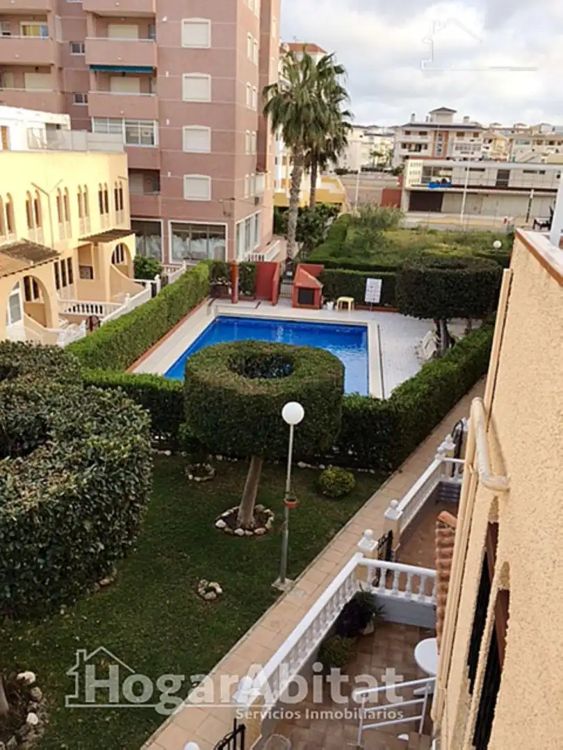 Piscina de Casa adosada en venda en Torrevieja amb Aire condicionat, Calefacció i Jardí privat