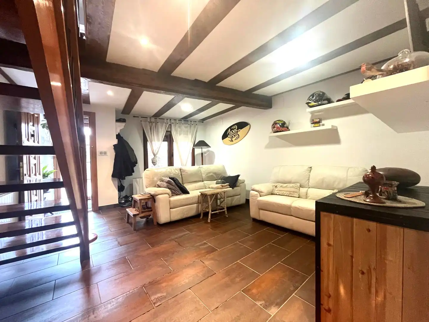 Sala d'estar de Casa o xalet en venda en Castro-Urdiales amb Calefacció, Terrassa i Traster