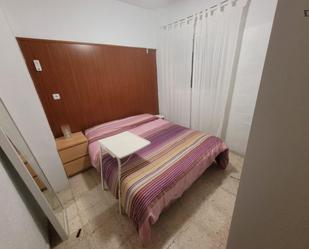 Dormitori de Apartament per a compartir en  Sevilla Capital amb Moblat, Microones i Internet