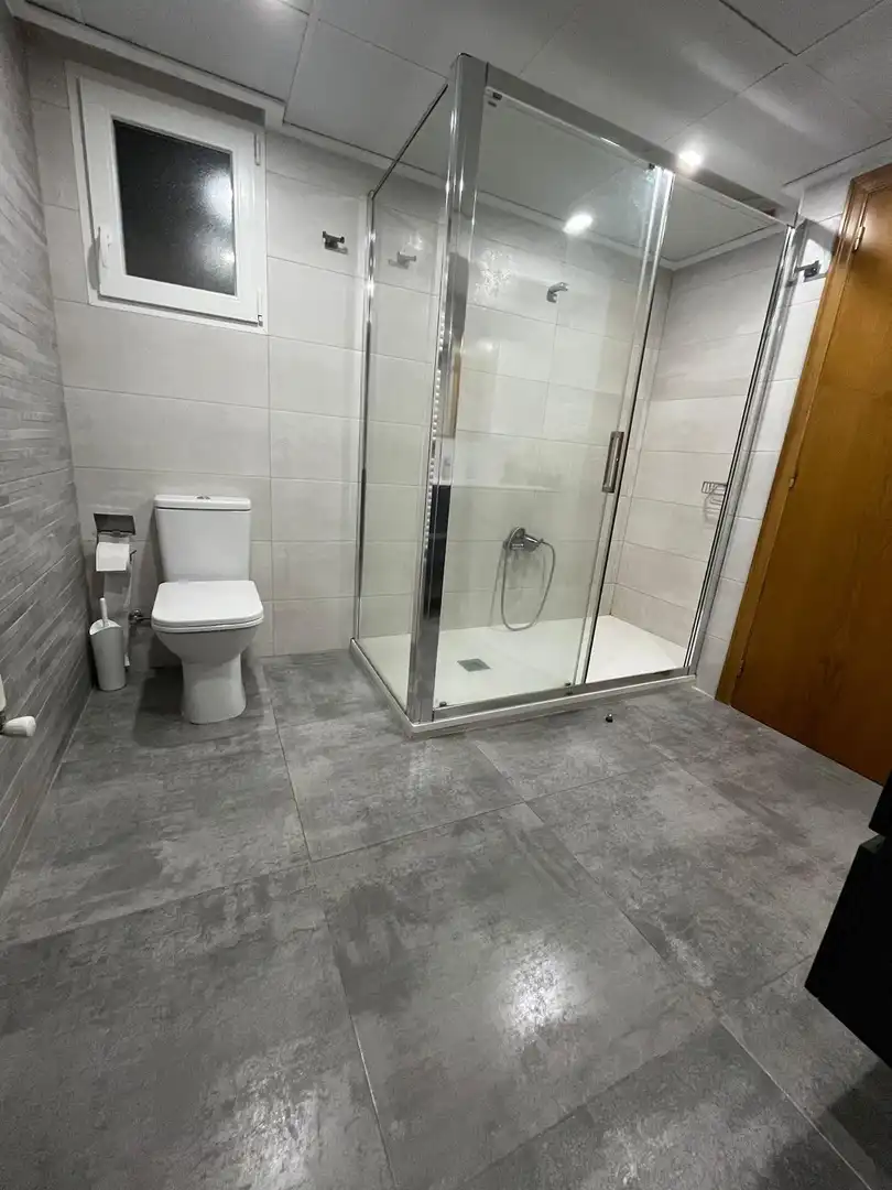 Badezimmer von Wohnung zur Miete in Castellón de la Plana / Castelló de la Plana mit Klimaanlage, Parkett und Möbliert