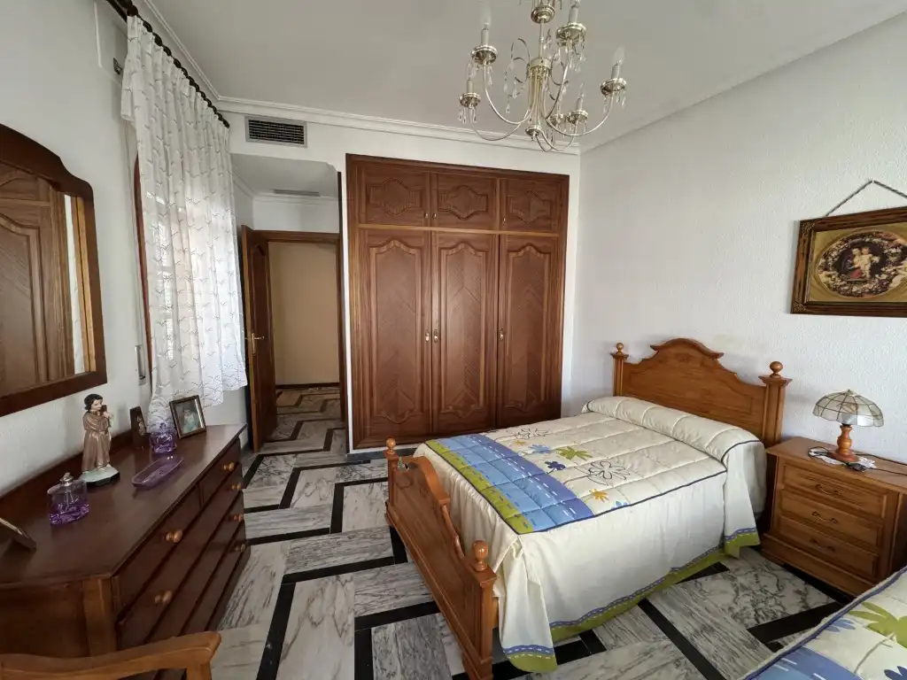Dormitori de Casa o xalet en venda en Valencia de las Torres amb Aire condicionat, Terrassa i Piscina