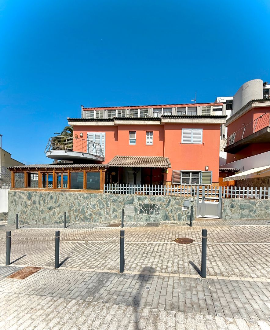 Vista exterior de Casa o xalet en venda en Santa María de Guía de Gran Canaria amb Aire condicionat, Jardí privat i Terrassa