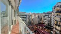 Außenansicht von Dachboden zum verkauf in  Barcelona Capital mit Terrasse und Balkon