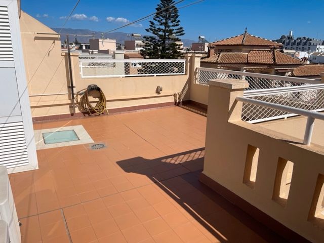 Terrassa de Casa adosada en venda en  Almería Capital amb Aire condicionat, Calefacció i Terrassa