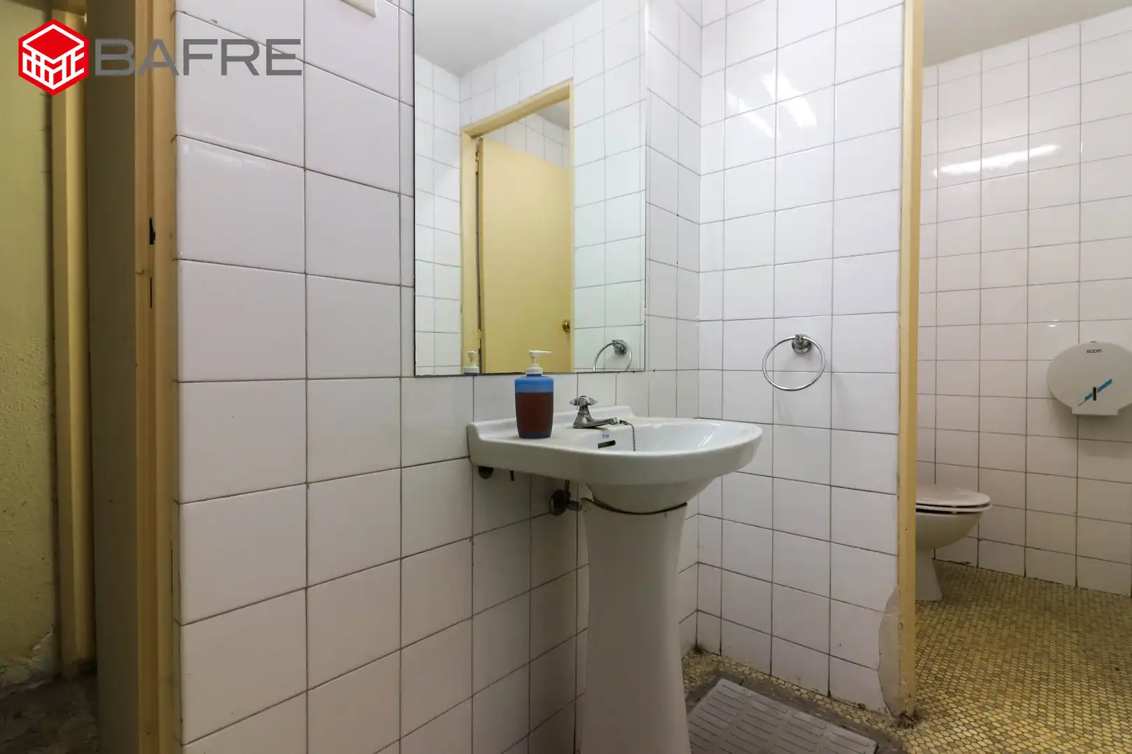 Badezimmer von Geschaftsraum zum Verkauf in Madrid