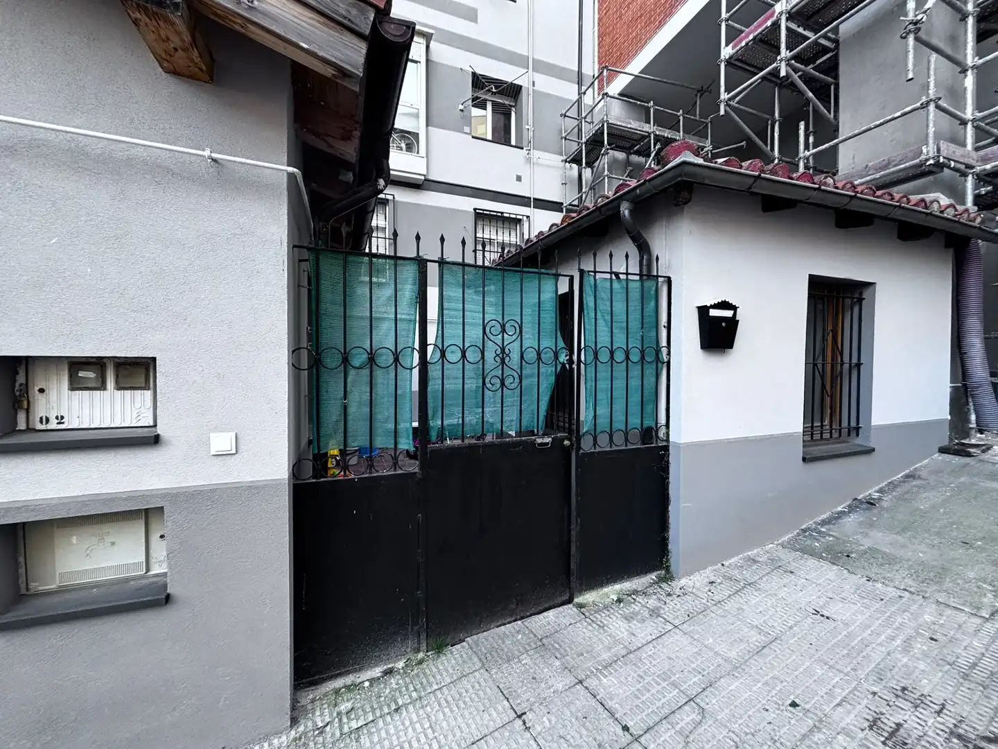 Vista exterior de Casa adosada en venda en Burgos amb Calefacció i Traster