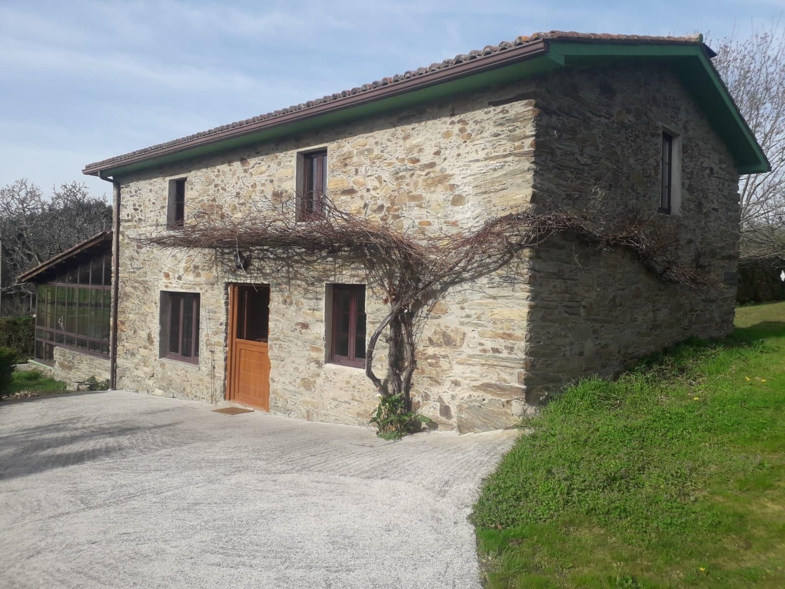 Vista exterior de Casa o xalet en venda en Abegondo amb Calefacció, Jardí privat i Terrassa