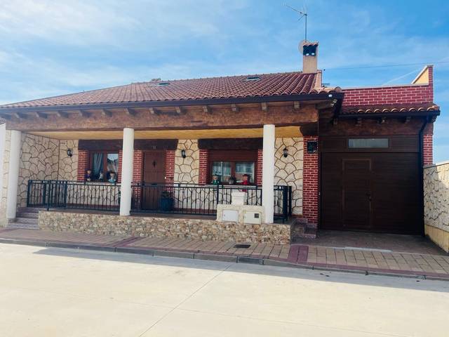 Casa-chalet en Venta en Calle del Olmo en Valdestillas
